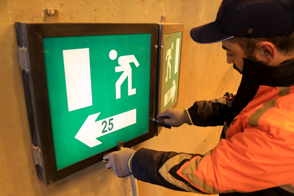 24/7 Emergency Electrician tips Casebrook